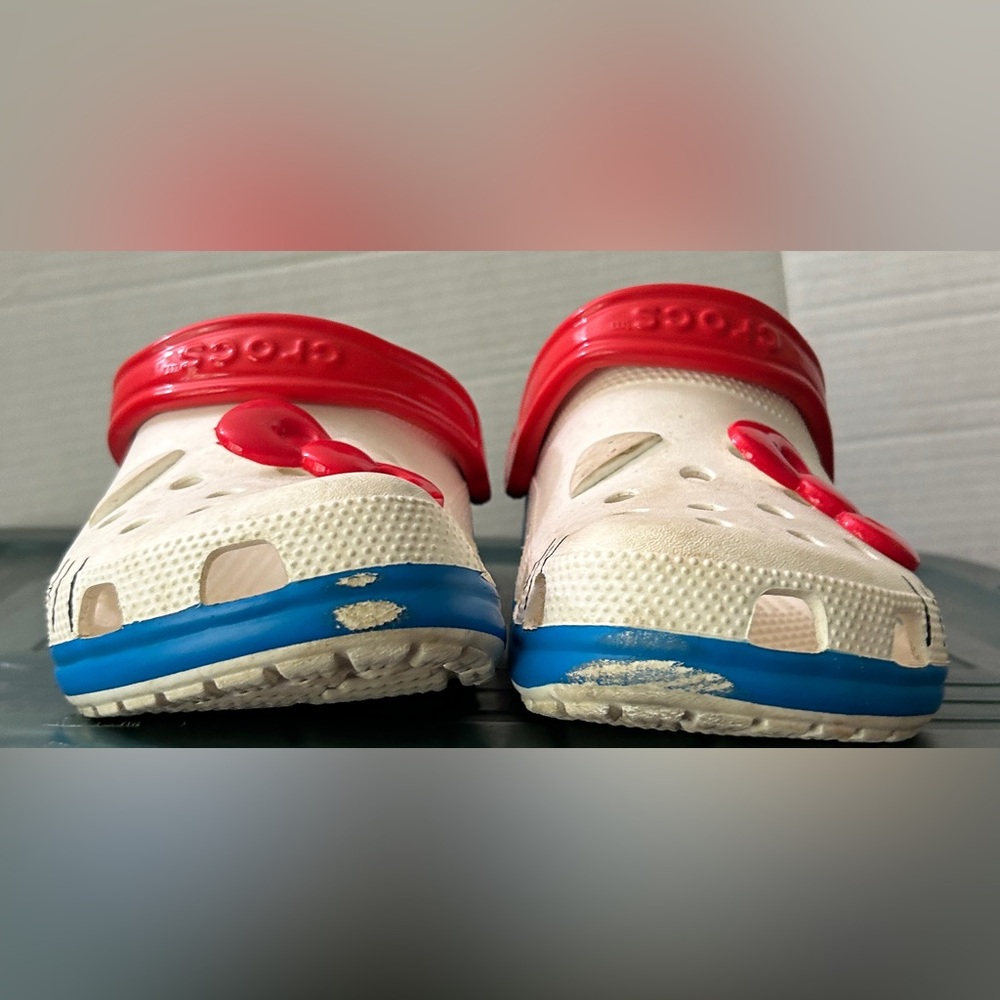 Crocs Hello Kitty Shoes Women’s Size 8 EUC - Picture 5 of 6